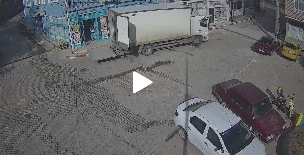 Üsküp İlçe Meydanı Canlı Kamera İzle